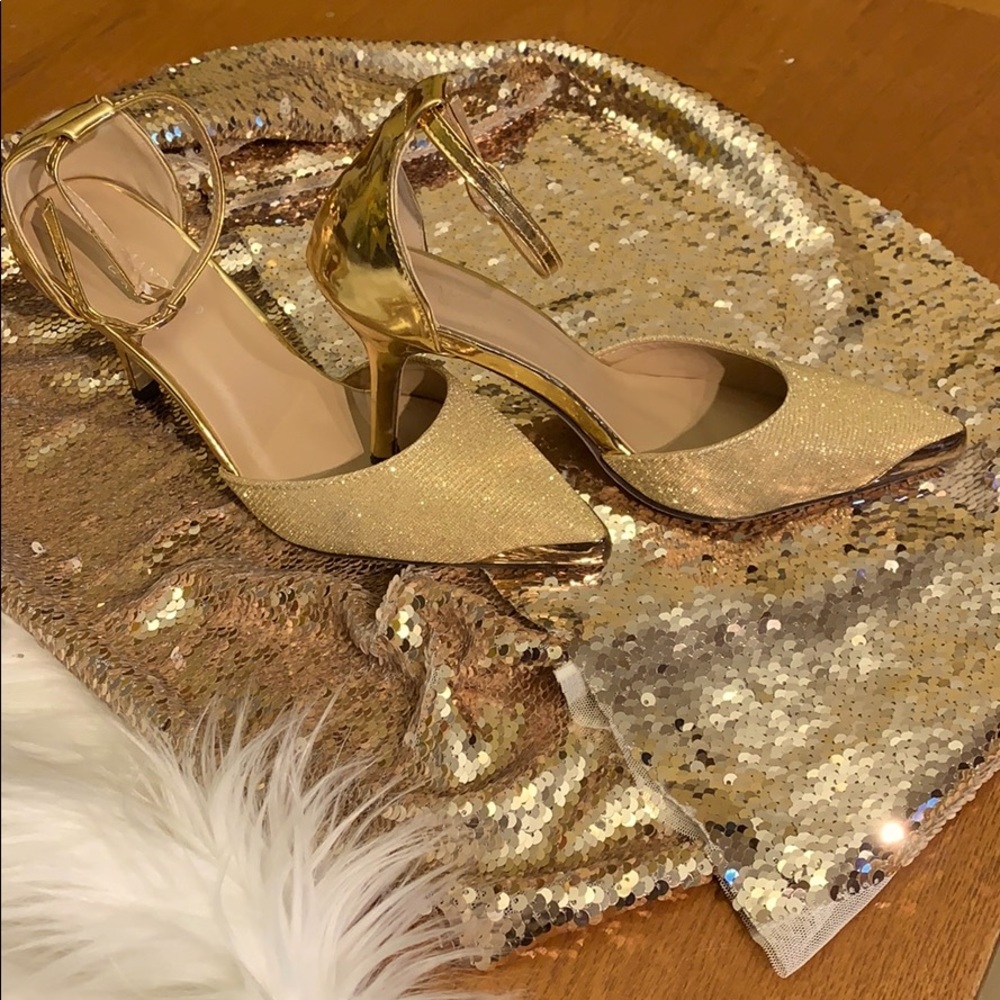 Stunning Gold Sequin Glitter Shoes!